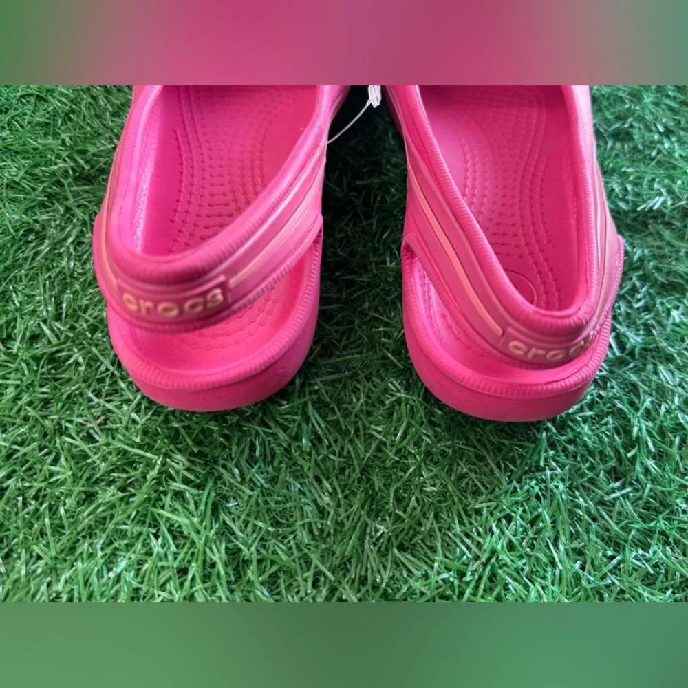 Crocs Kids Vibrant Pink Slip-On Shoes Size J-2‎